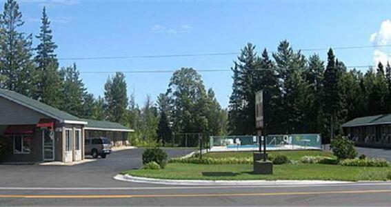 Capri Motel Mackinaw City Eksteriør billede