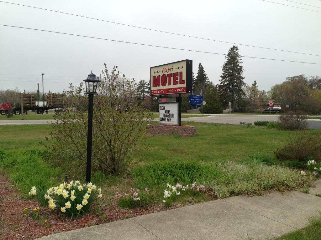 Capri Motel Mackinaw City Eksteriør billede