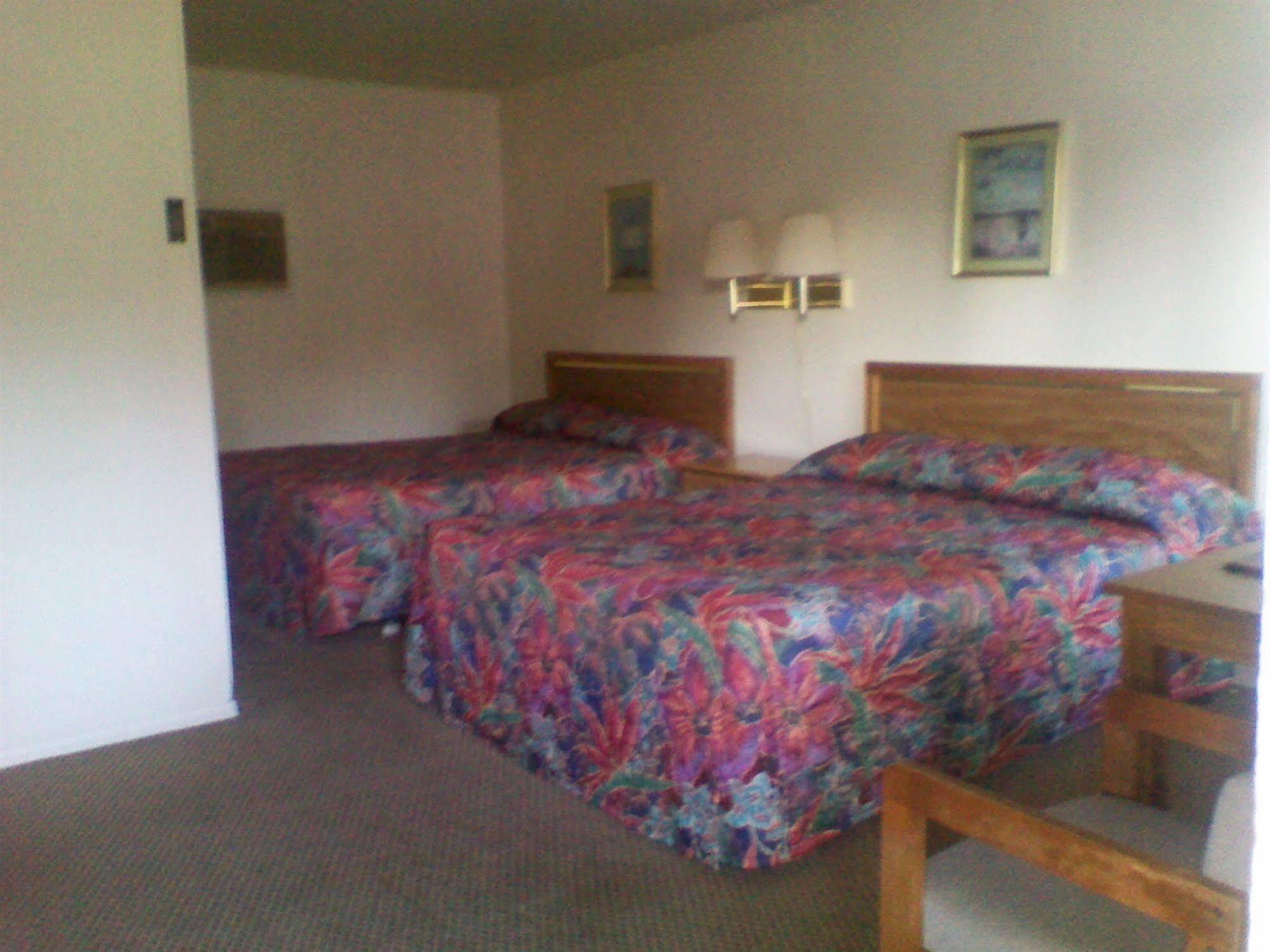 Capri Motel Mackinaw City Eksteriør billede