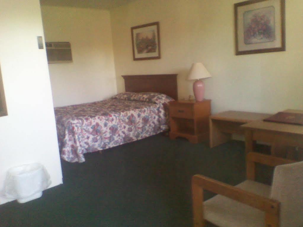 Capri Motel Mackinaw City Eksteriør billede