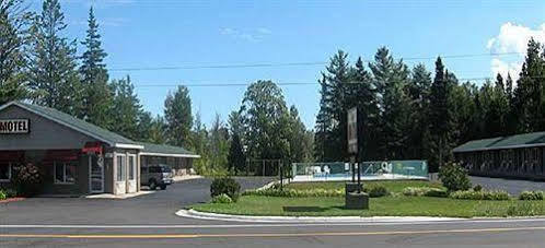 Capri Motel Mackinaw City Eksteriør billede